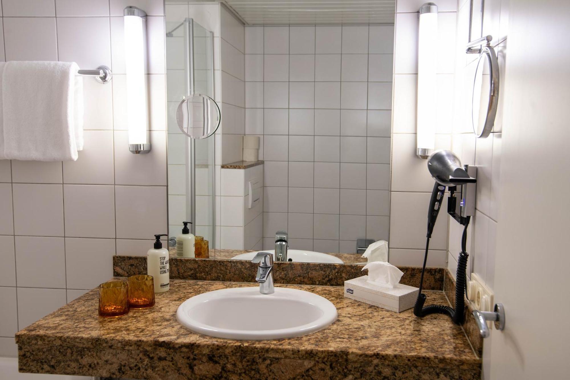 Best Western Conference Airporthotel Frankfurt Moerfelden Экстерьер фото